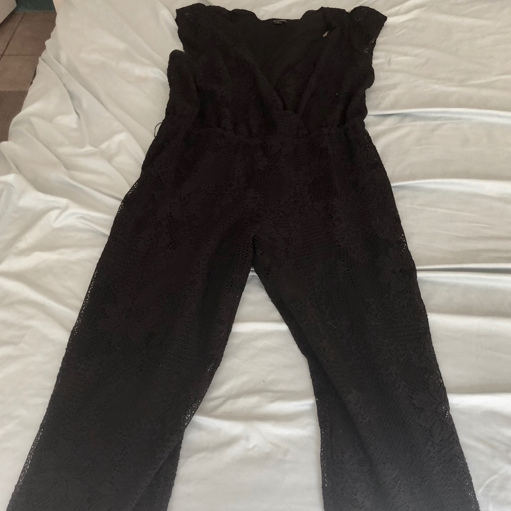 Black lace shortsleeved jumpsuit